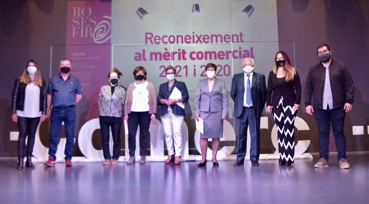 lidia_mu's tweet photo. 🛍☕️ Ahir va ser un plaer celebrar de forma presencial el tradicional acte de reconeixement al #comerlocal de la #Fira. Felicitats als comerços reconeguts: Alimentació Toscano, Tintoreria Marcos; i els que celebren 50 anys amb l’obertura l’any 1971: Bar Antolín i Foto Blas. https://t.co/wsyAWkevM3