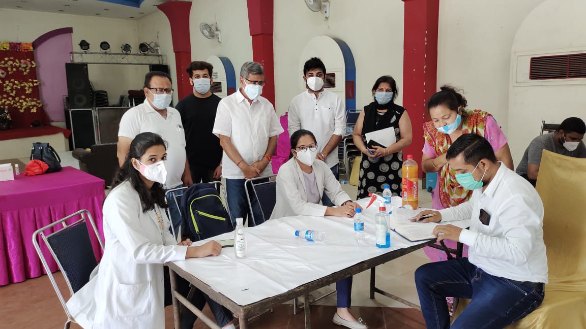 SiddhantBhatiaa's tweet photo. Vaccination camp organised by @SiddhantBhatiaa and @JaiSindhwani in Old Housing board Rohtak.... Thanks @BBBatra uncle for joining us as chief guest. Vaccine injected to around 150 persons
@DeependerSHooda @TeamDeepender @Dr_VisheshSingh @sahilkhatri82 @imSBatra https://t.co/kOtuvHtxRX