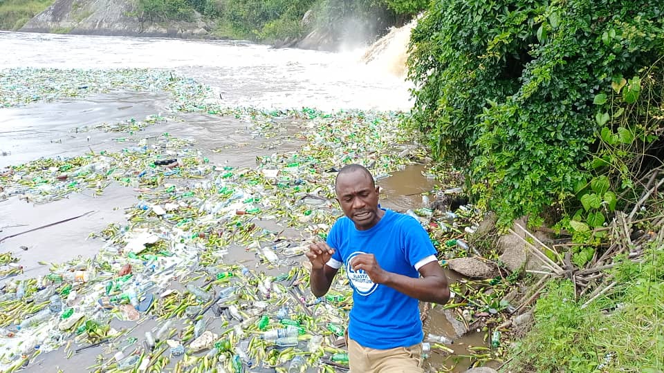 SadrachNirere's tweet photo. In Uganda, we now have rivers of plastic as companies continue producing more plastics and promote unnecessary consumption.

This is River Rwizi.
We must #EndPlasticPollution https://t.co/xohejhxxy0