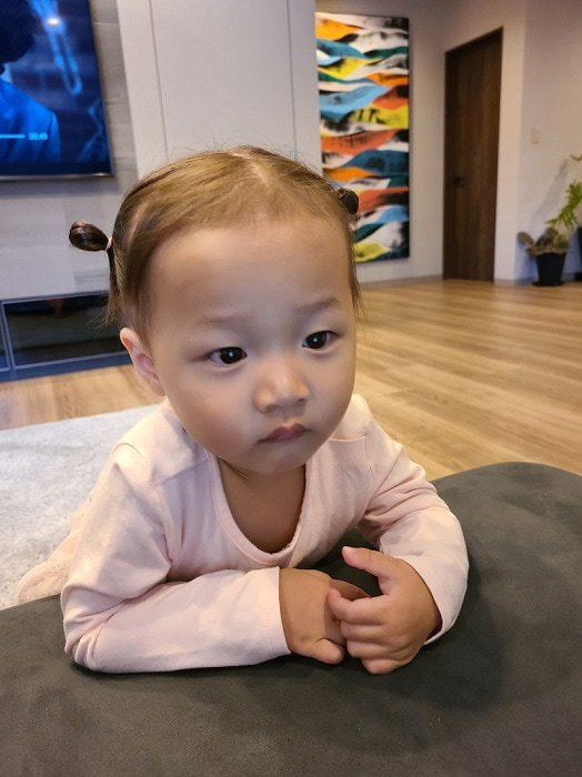 エンタメニュース 小原正子オフィシャルブログより お笑いコンビ クワバタオハラの小原正子が13日に自身のアメブロを更新 次男 誠八 せいはち くんにそっくりな長女 こうめちゃんの表情を公開した この日 小原は夫で元プロ野球選手の野球解説者 エンタメニュース 小原正子オフィシャルブログより お笑いコンビ クワバタオハラの小原正子が13日に自身のアメブロを更新 次男 誠八 せいはち くんにそっくりな長女 こうめちゃんの表情を公開した この日 小原は夫で元プロ野球選手の野球解説者