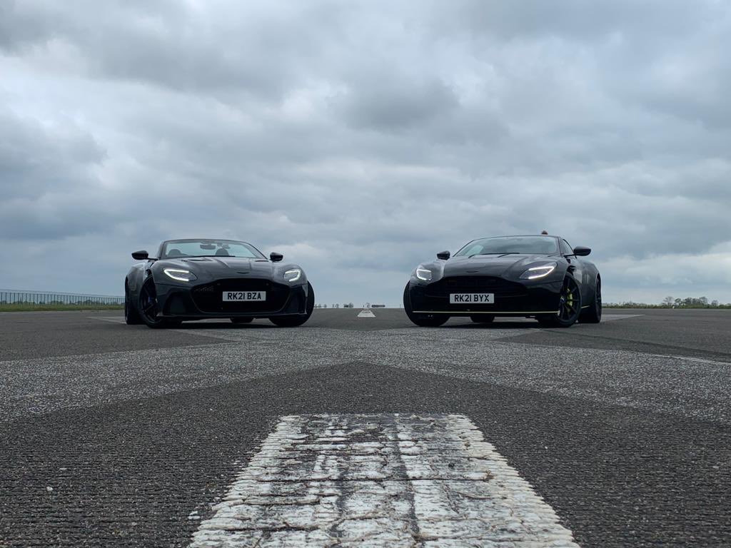 Aston_Reading's tweet photo. Can’t beat a Friday at @autovivendi’s @VMax200mph 😍🙌🏻.
#AstonMartin #HROwenAstonMartin #HROwen #Cheltenham #Reading #DB11 #AMR #DBSSuperleggera #Volante #Friday #fridayvibes #vmax200 #autovivendi #awayoflife #racetherunway https://t.co/tThCDPY9Uj