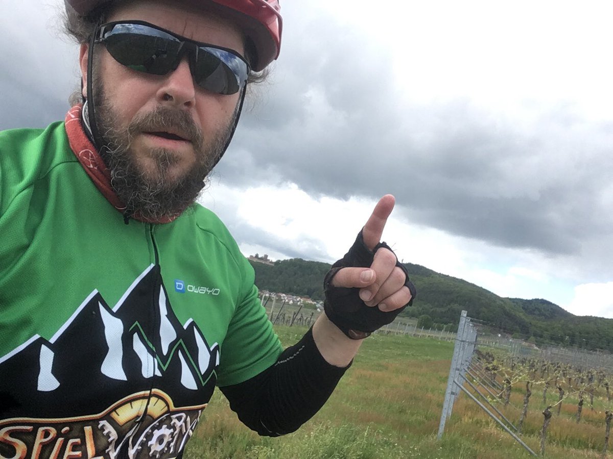 tootles42's tweet photo. Gar nicht gut ... ne, wirklich nicht 😳 🚴#stromlos #dunklewolken https://t.co/HGNorE5JlO