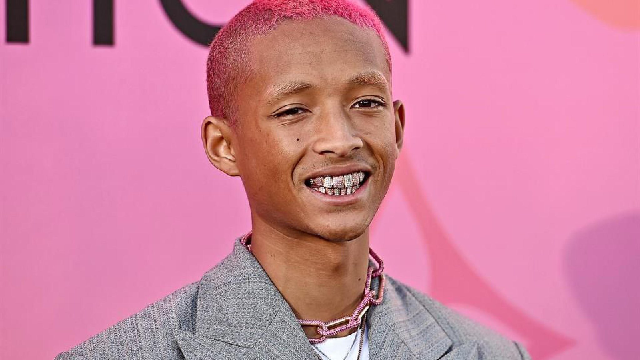 Kultur on X: Jaden Smith a annoncé qu'il ouvrira un restaurant dans lequel  les sans-abris pourront y manger gratuitement ! « Si t'es pas SDF, tu dois  non seulement payer, mais tu