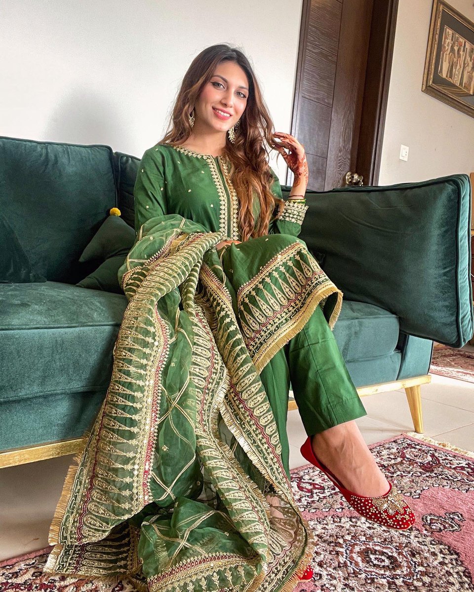 hoormahaveera's tweet photo. Eid day 2 💚✨🌙 https://t.co/BytugO3OVn