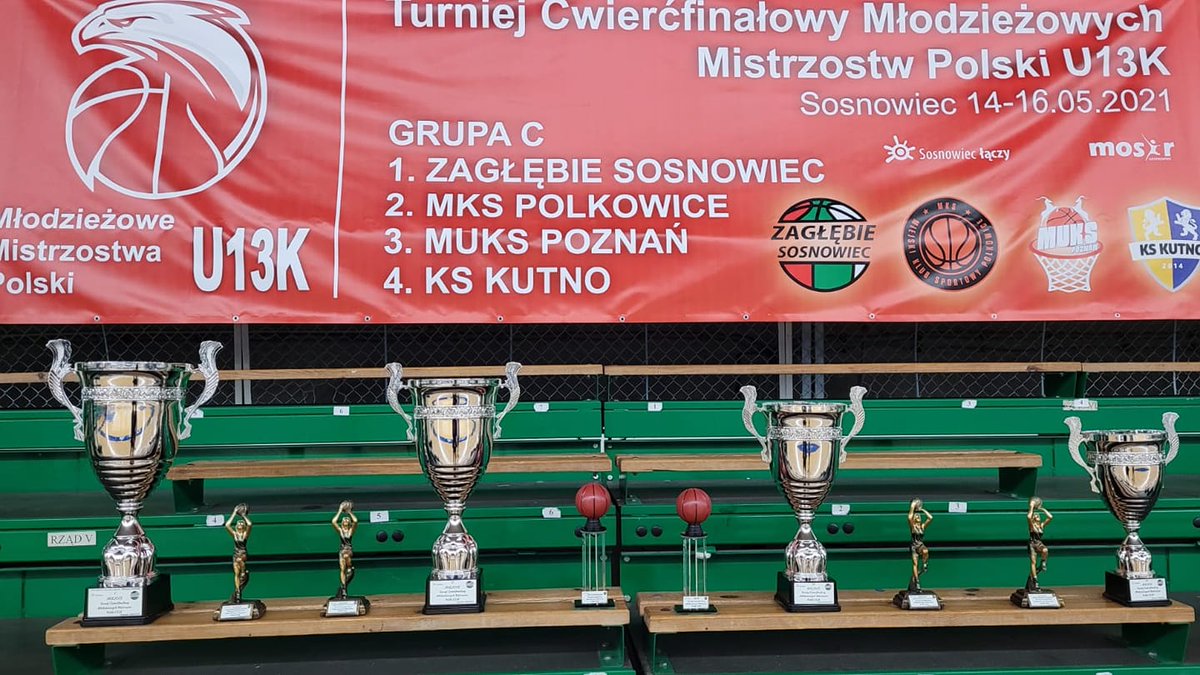 Nagrody i trofea już czekają! Od 16.00 nasze młode koszykarki będą rywalizować w pierwszym meczu turnieju ćwierćfinałowego Mistrzostw Polski U13. 
Terminarz zawodów i link do spotkań🏆🏀🥇😀
rozgrywki.pzkosz.pl/liga/375/termi…
youtube.com/channel/UC3576…