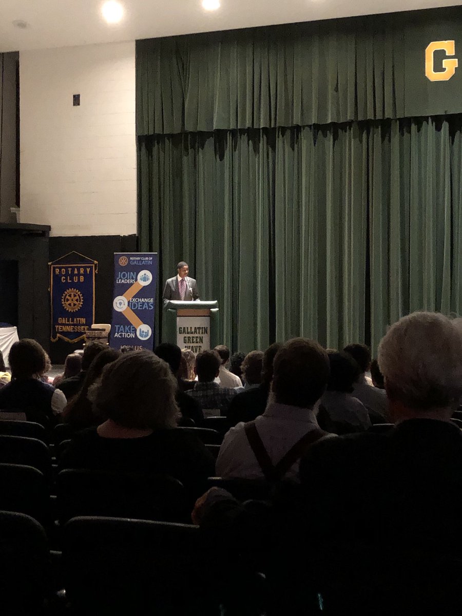 What a powerful speech Pastor Derrick Jackson gave last night at the 58th Rotary Scholastic Awards honoring Gallatin’s top academic students!❤️  #thefutureisinyourhands  👐#beaworldchanger🌎 #GHS