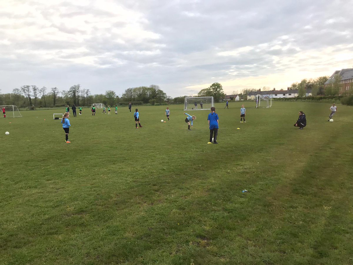 u10_11s's tweet photo. Few photos from last nights session 💙⚽️ https://t.co/3hsWyTjeve