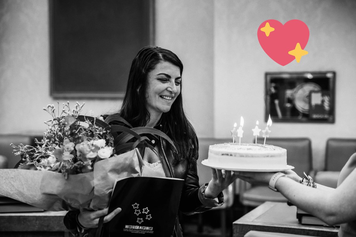 ¡Muchísimas gracias por vuestras felicitaciones! Hoy lo celebro también a vuestro lado. Por muchos años más, JUNTOS.