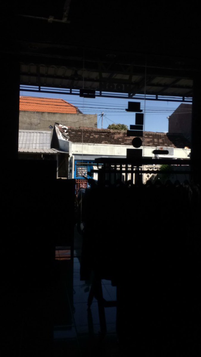 Selamat siang teman-teman. Hari ini kami sudah buka lho. Silakan langsung ke toko, buat yg cari skateboard.