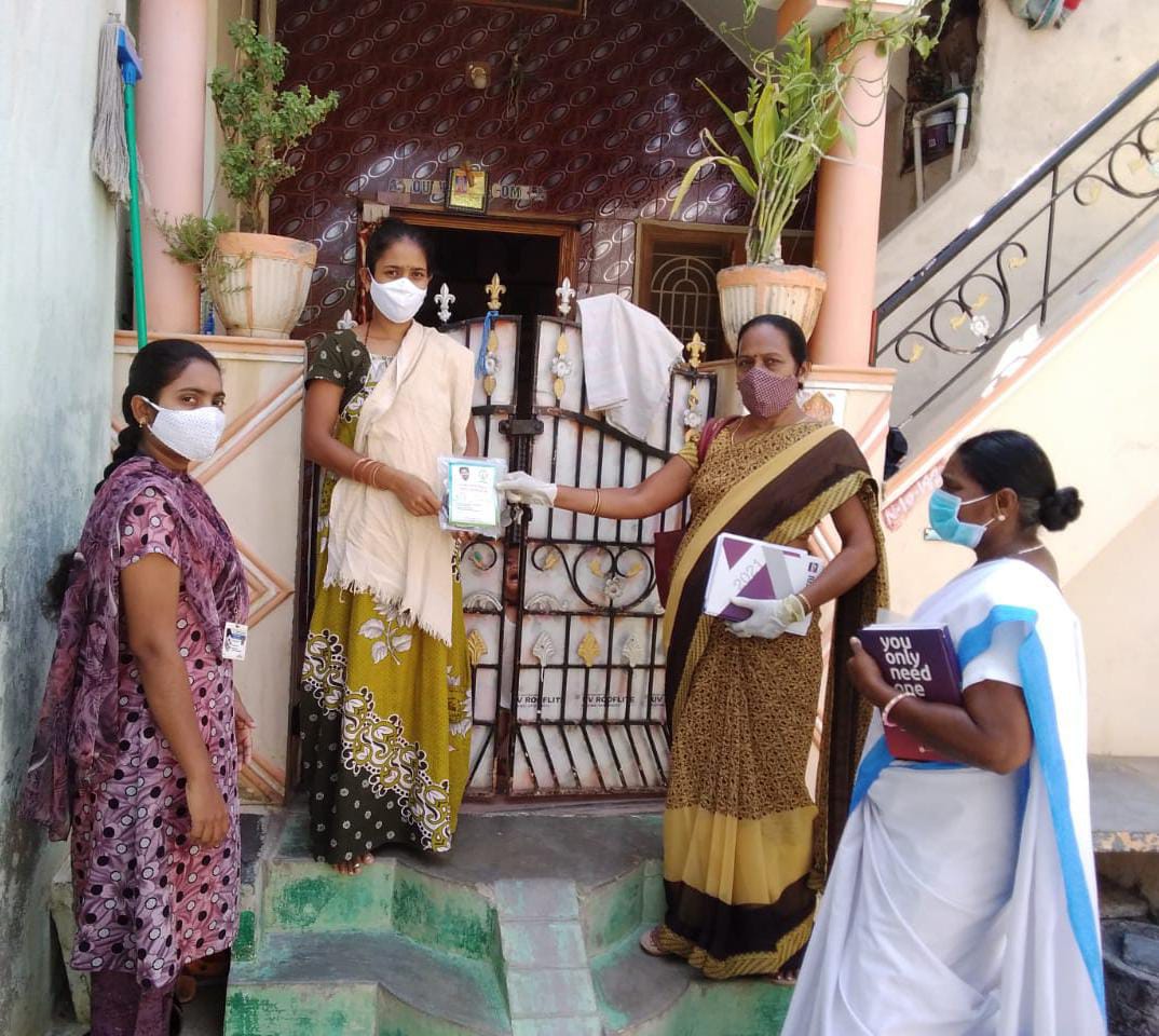 Chinnarao_C's tweet photo. కోవిద్ చికిత్స-హోమ్ ఇసోలేషన్ కిట్ :
పాజిటివ్ వచ్చినా రాకున్నా Covid లక్షణాలు ఉన్న ప్రతి కుటుంబానికి 14 రోజులకు సరిపడా మందుల కిట్ ను ప్రభుత్వం ఇంటివద్దకు అందిస్తోంది. కిట్ అందని వారు మీ ANM ను సంప్రదించండి. అయినా అందని వారు ఇక్కడ పోస్ట్ చేయండి
#HomeIsolationKit
#homeisolation https://t.co/nTp2AC8vPd