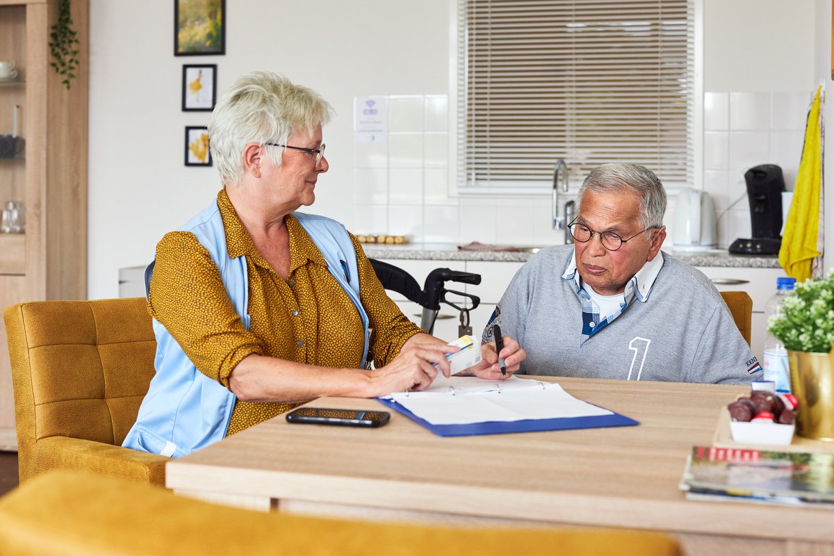 De pilot Logeerzorg is geëvalueerd. Het blijkt dat mantelzorgers en hun naasten logeerzorg zeer waarderen. En uit de maatschappelijke kosten-baten analyse blijkt ook dat logeerzorg meer geld bespaart (opbrengt) dan het kost. bit.ly/eindevaluatieL… #logeerzorg #respijtzorg
