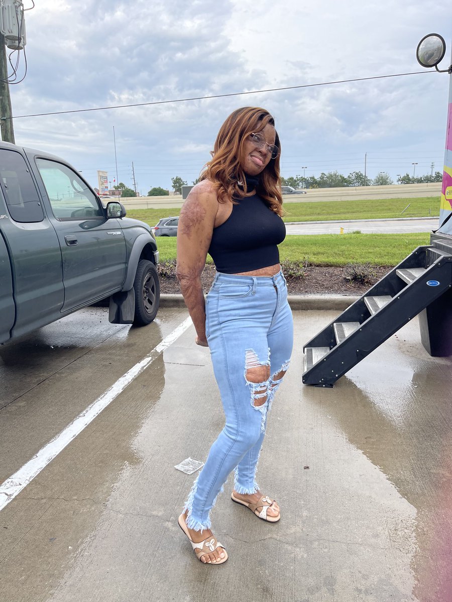 Kechi's tweet photo. I’m ready to share new music with y’all ☀️ #watchthisspace https://t.co/rn474AYHkC