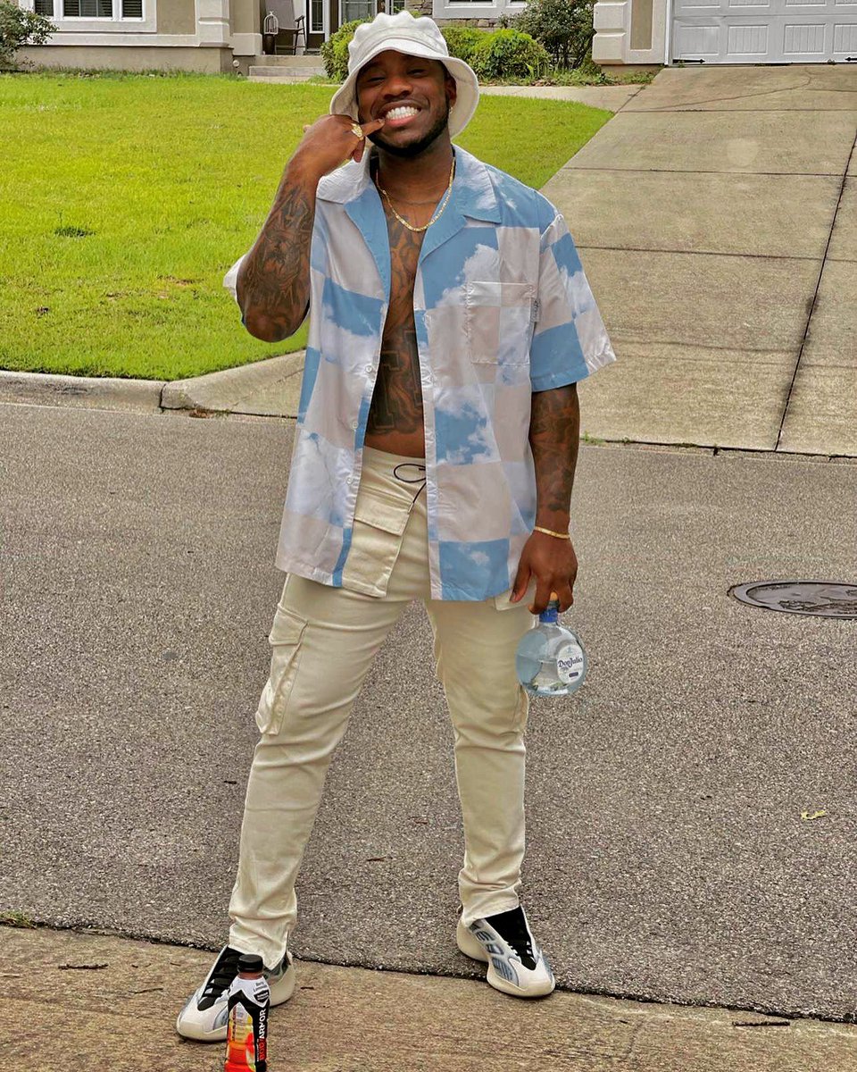 kingquejay's tweet image. Birthday was the 12th, 2 years until 30 🥴