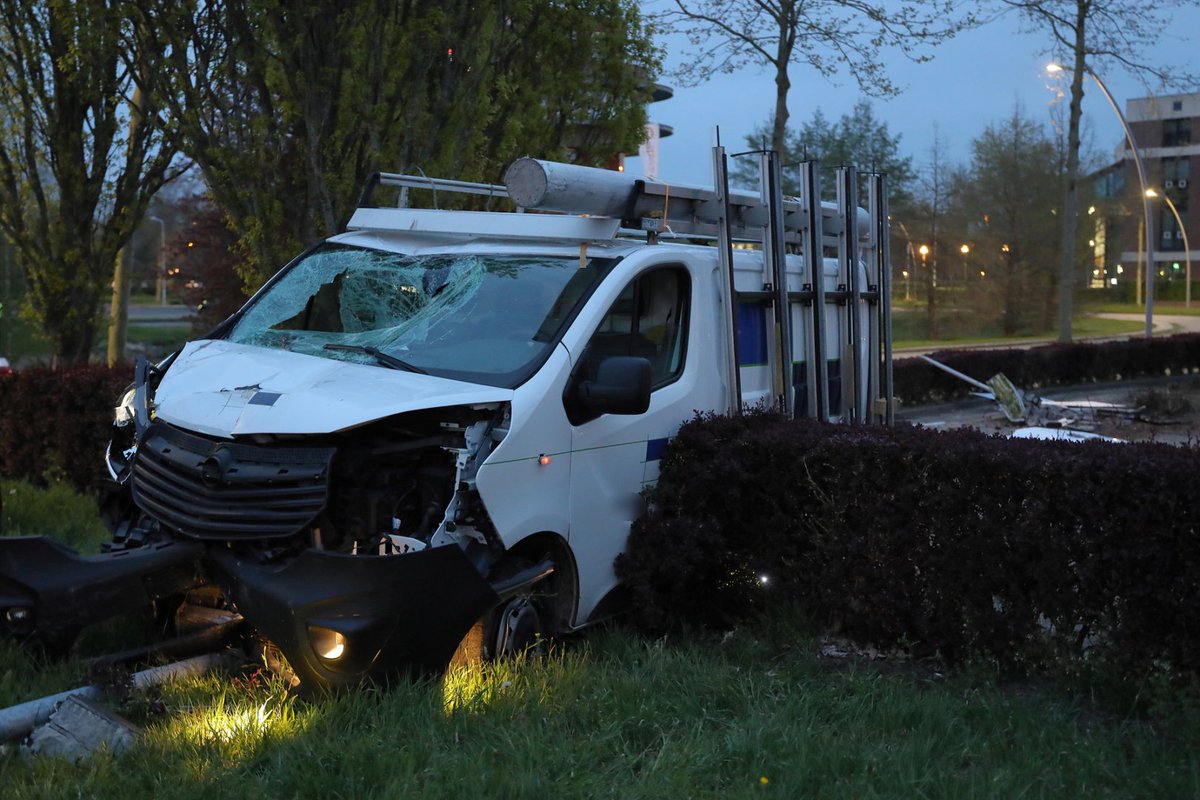 Video: Bestuurder onder invloed crasht op de Lavendelheide na politie-achtervolging -.