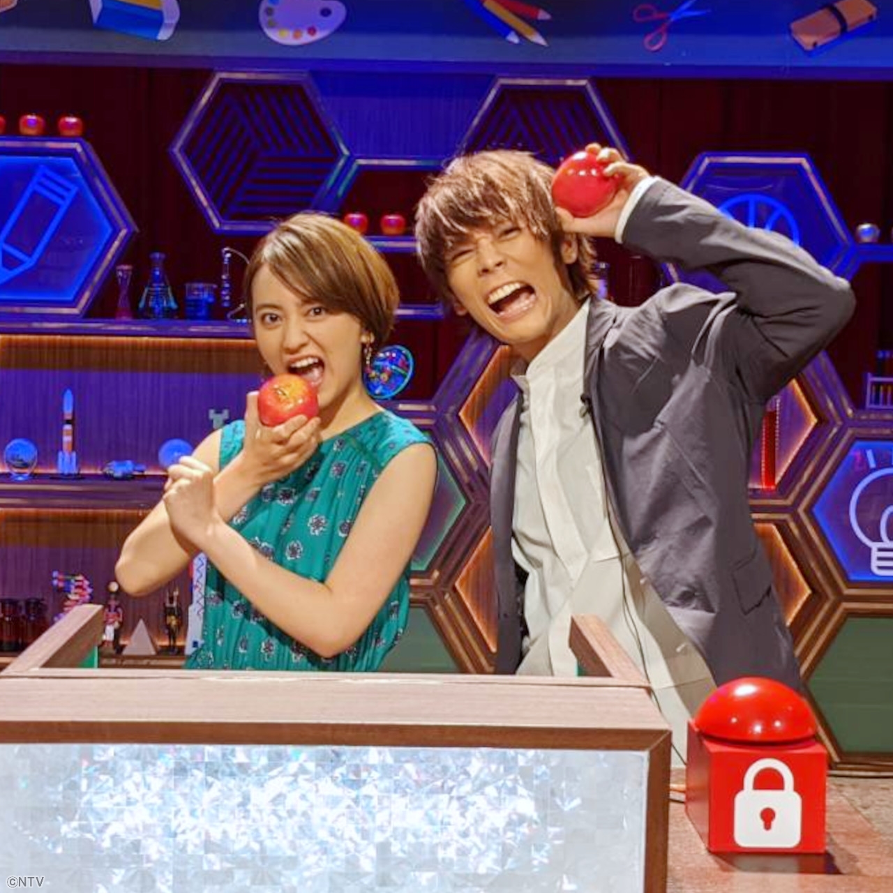 岡田結実 おかだゆい Rt Syogaku5nennsei 兄妹でクイズ番組初共演 岡田結実 岡田隆之介 出題したのは4年生 理科の問題 木に咲く花はどれ A キク B アジサイ C ユリ 答えは 今夜7時 小学5年生より賢いの T C