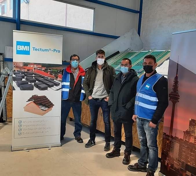 cubimat's tweet photo. Desde el programa de instaladores homologados #BMIRoofPro , forman y certifican empresas instaladoras de cubiertas.

Estos días, hemos certificado en nuestros sistemas Tectum Pro y Tectum First a Instalaciones Ugao de miraballes.

#cubimat #eficienciaenergetica
#tejadosdecalidad https://t.co/NePEdiYRvm