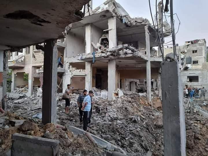 AmnaSal43313021's tweet photo. Look at the barbaric of israel 
Huge damage in Palestinian homes caused by heavy Israeli airstrikes that hit Beit Hanoun in Gaza last night.
#GazzaUnderAttack https://t.co/RkUy2Nhl0o