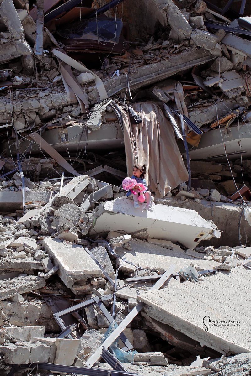 Bir evin enkazı üzerinde oturan Filistinli bir kızın şok 
edici resimleri..💔😢

#savepalestinians
#FreePalestine
#GazzaUnderAttack 
#GenocideinGaza 
#Palastine 
#PalestiniansLivesMatter 
#AkshayaTritiya2021 
#KudüseBayramGelsin 
#AkshyaTritiya 
#AksadaZulumVar