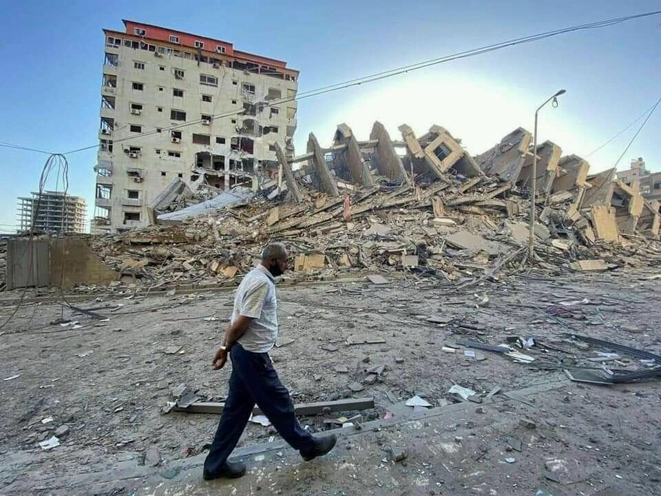 MareBap's tweet photo. Palestinian facing strike from Israel and Israeli army. 
#PalestineUnderAttack
#GazaUnderAttack https://t.co/bLVbnm2LMc