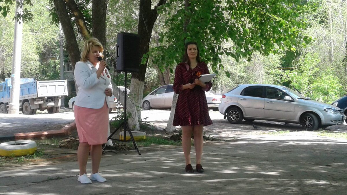 DvVeteranov's tweet photo. Сегодня участники клуба «Самарская мозаика» @DvVeteranov присоединились к Всероссийской акции «Сирень Победы».Волонтеры @sdmsamara помогли нашим участникам высадить сирень на территории клуба.Очень скоро эти деревья будут радовать всех прохожих, а особенно самих участников клуба! https://t.co/ydYXJskkMa