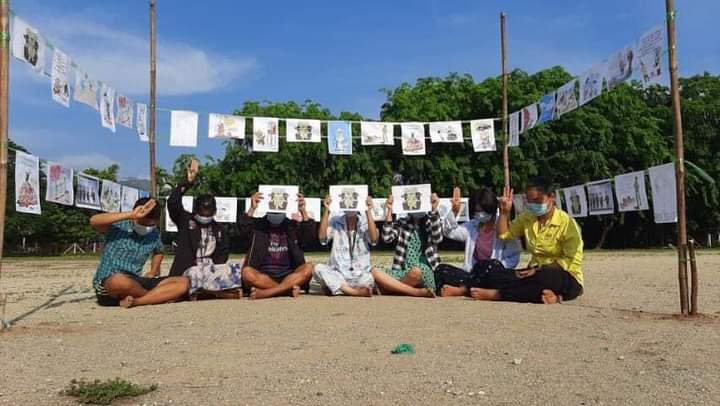 DaisyZuu's tweet photo. Youths from #Paung Township, Mon State, are protesting against the military dictatorship in various ways !!
#WhatsHappeningInMyanmar 
#May14Coup https://t.co/q90yyhSy5g