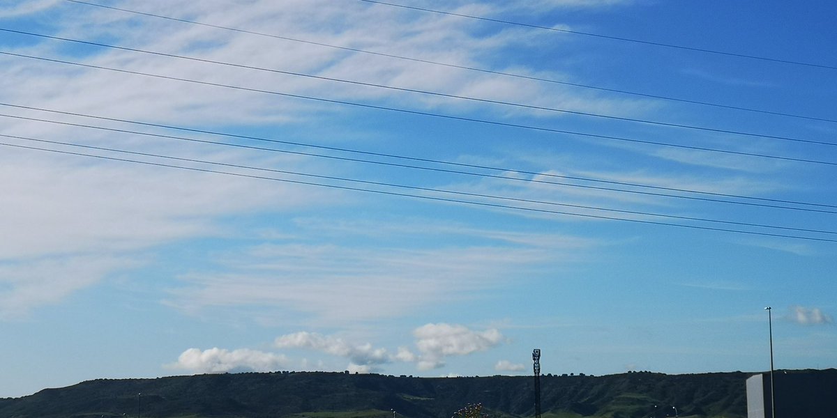 ShowMeTheSky1's tweet photo. #14Mayo Que de Cosas pasan en el cielo... #NubesNaturales 👀 #NubesWiFi 🔊🔊 #RaspatusBorregatus #MiraAlcielo #MiraHaciaArriba #CristalesDeHielo #VaporDeAgua #GeoIngenieria #HAARP #NexRad #SRM #ManipulaciónClimática No te pedimos que pienses como nosotr@s... solo que pienses https://t.co/b9oKs3dKWc