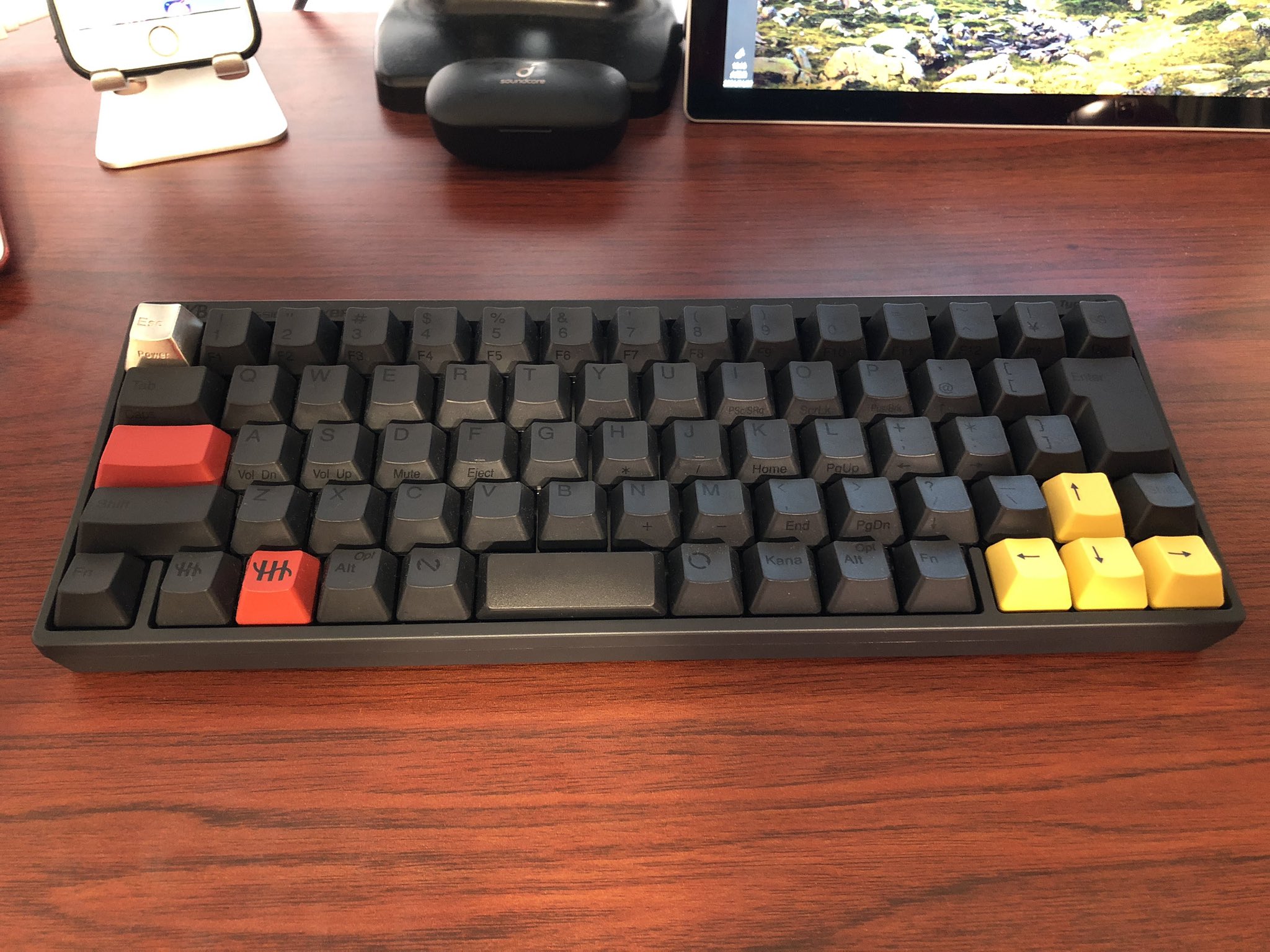 Hhkb Official 需要あるかは分かりませんが 弊社のとある社員のテレワーク環境です 個人的にレゴが可愛い くて好き デスク周り T Co Lor6je4sjy Twitter