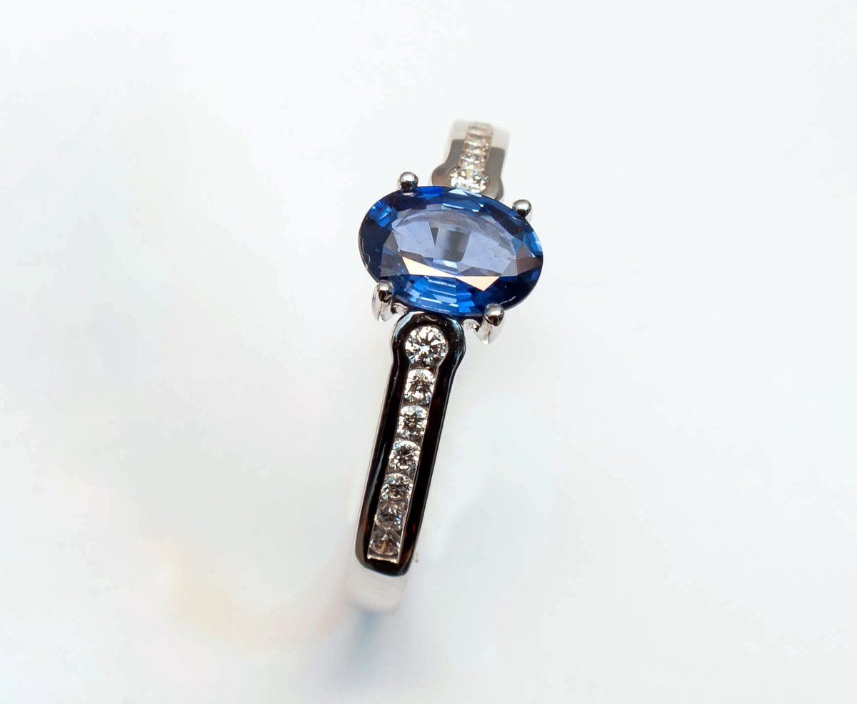 jordanjoyeros's tweet photo. Enamorado del color de tus ojos.
#jordanjoyeros #diseñamosjoyasquecuentanhistorias #diamante #zafiroazul #creatividad #diseñadores
https://t.co/jJXVWbYA99 https://t.co/1Fb6GQxnRp