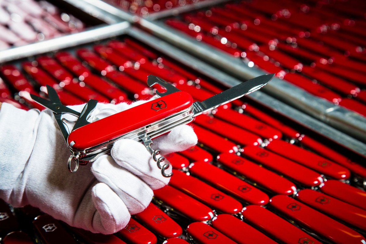 AbtSwitzerland's tweet photo. Discovering a #SwissCanton🇨🇭

The canton of Schwyz is home to @Victorinox, the famous Swiss Army Knife! It is where the magic happens.
Since 2005, it has become the sole supplier of multi-purpose knives to the Swiss army. https://t.co/iNmdzKnWdZ