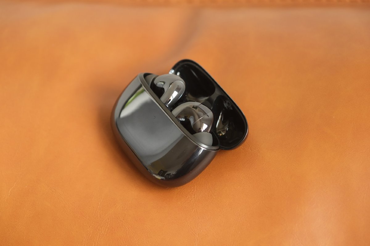 TechyPreacher's tweet image. Xiaomi Flipbuds Pro 👇😍

Noise reduction depth of 40dB
-Three levels of ANC support travel, daily, office.
-Gesture Support
-Earplug Fit &amp;amp; Wearing detection support
-aptX Adaptive/AAC/SBC three audio coding

🤑¥799/₹9,118/$123/€102

#XiaomiFlipbudsPro #FlipbudsPro