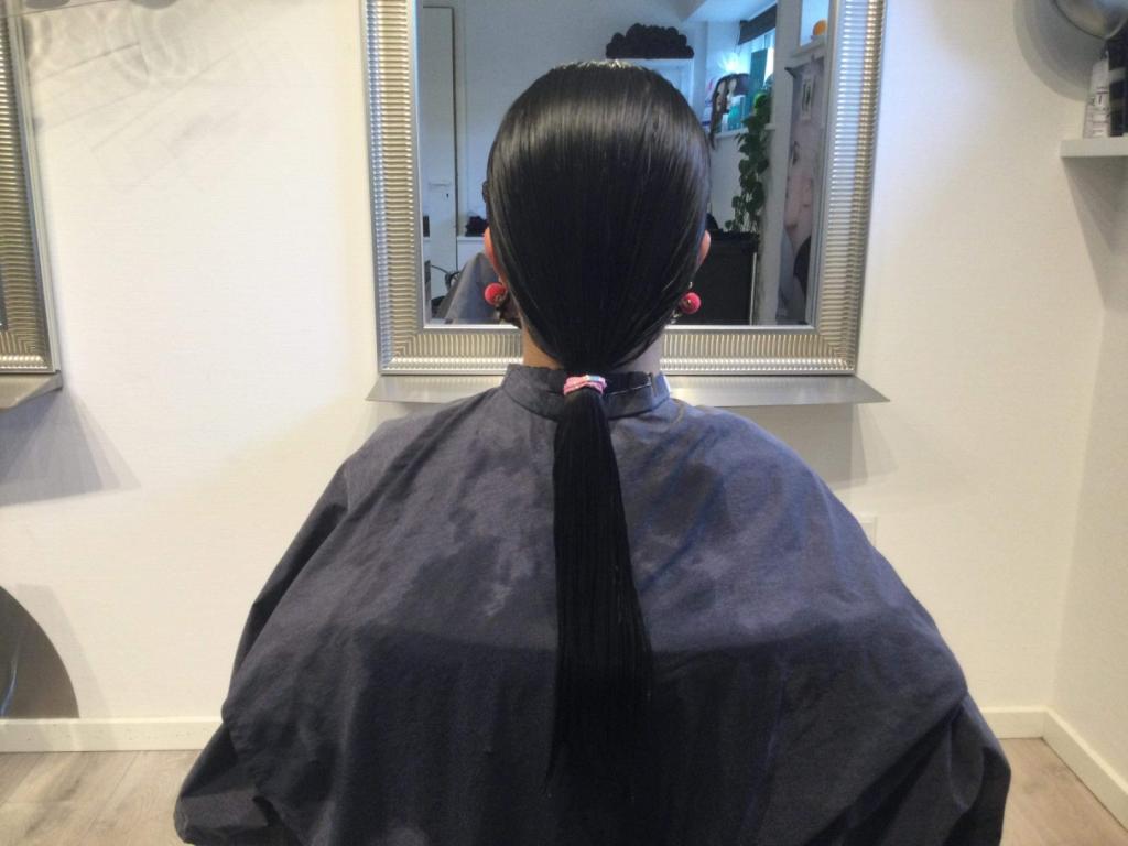 I just cut and donate my hair for one of cancer organisation her. The hair must be min 25cm long, and no chemical color.