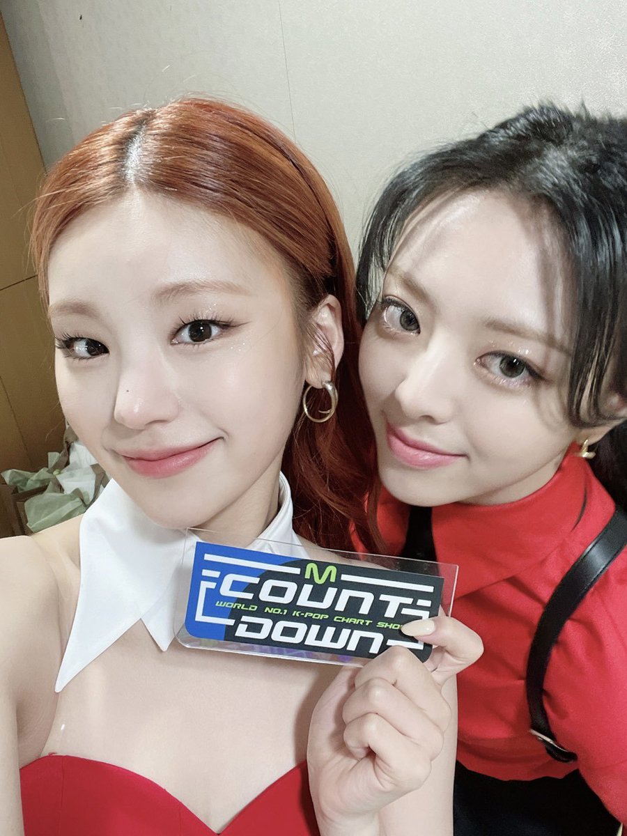 reullean's tweet image. MIDZY! apakah kalian sudah melihat pertunjukan kami di  M COUNTDOWN? 5 mafia ini siap untuk mencuri hati kalian!