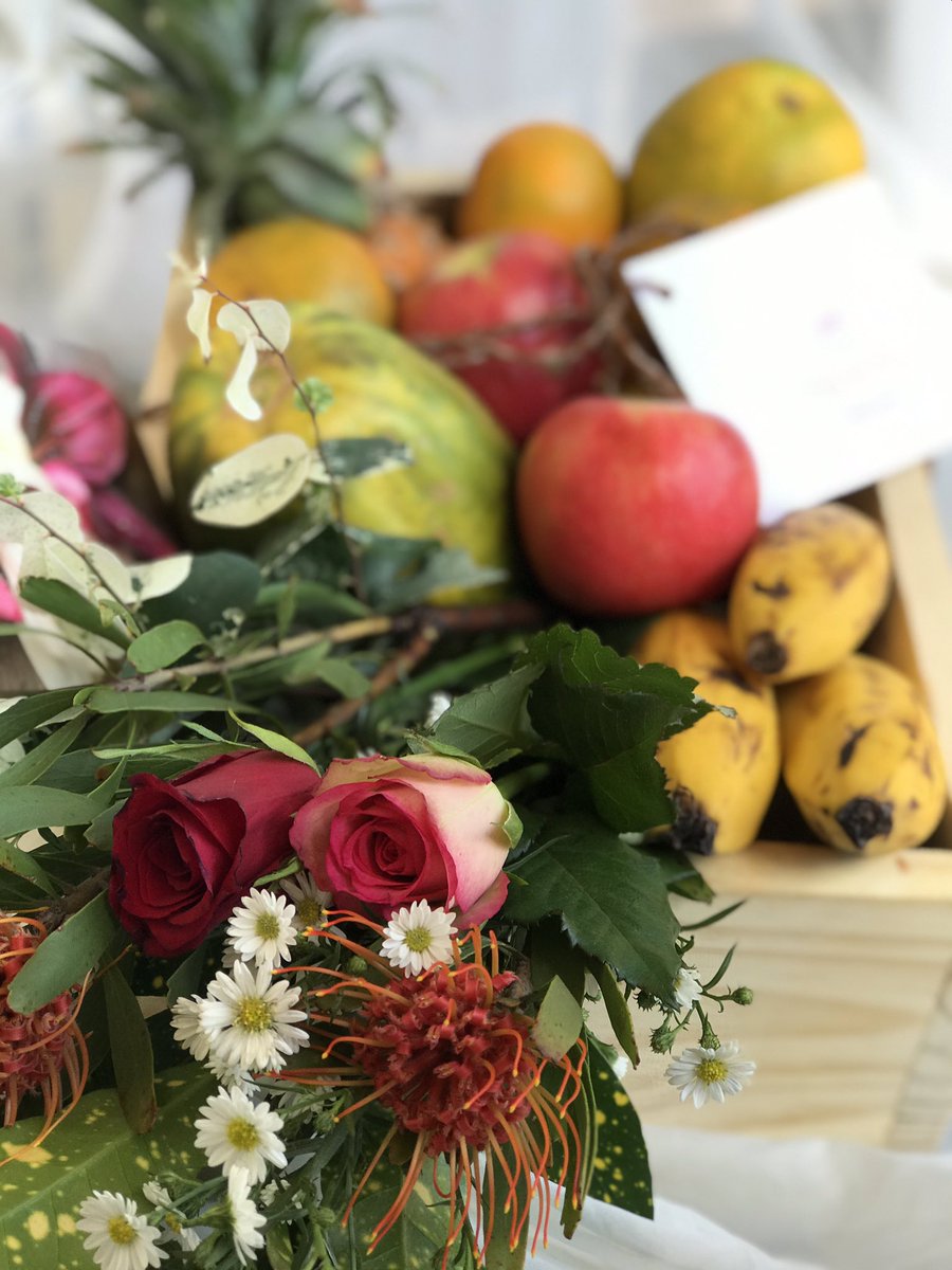 prettythingszw's tweet photo. Not everyday chocolates 😅
We made a beautiful fruit + flower box the other day 💐🍎

#prettythingszw #gifthamper #healthylifestyle #organic https://t.co/gUXefh78Bh
