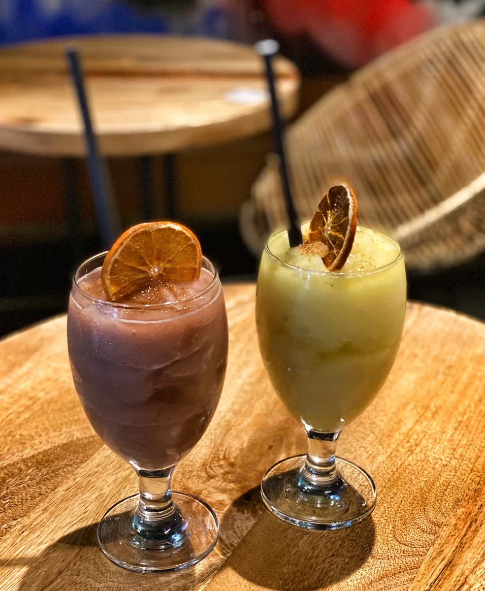 Mejor forma de refrescarte? 🙄🤭

<a href="/LaVidaEnTapas/">La Vida</a> #alameda #Sevillahoy #TDSGastro #TdsActualidad #GastronomiaSevilla #Seville #Cocktails #cafe #tartas #Lugares #GiganteBar #SameSameButDifferent