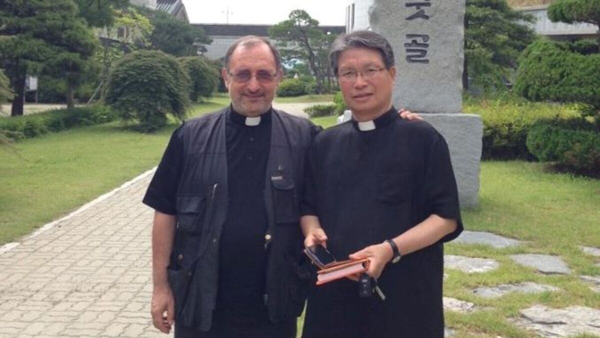 Tempi_it's tweet photo. #Cervellera lascia #AsiaNews e prosegue la sua missione in #Cina https://t.co/fbgk8PX7Pq https://t.co/RJSFRIhDmh