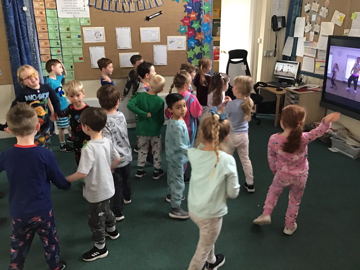 rudstonrec's tweet photo. Friday morning brain break before literacy 🕺🏻💃🏽 #activekidsdobetter #rudstonliteracy #itsbetterwhenimdancing https://t.co/ZWC1r86hw2
