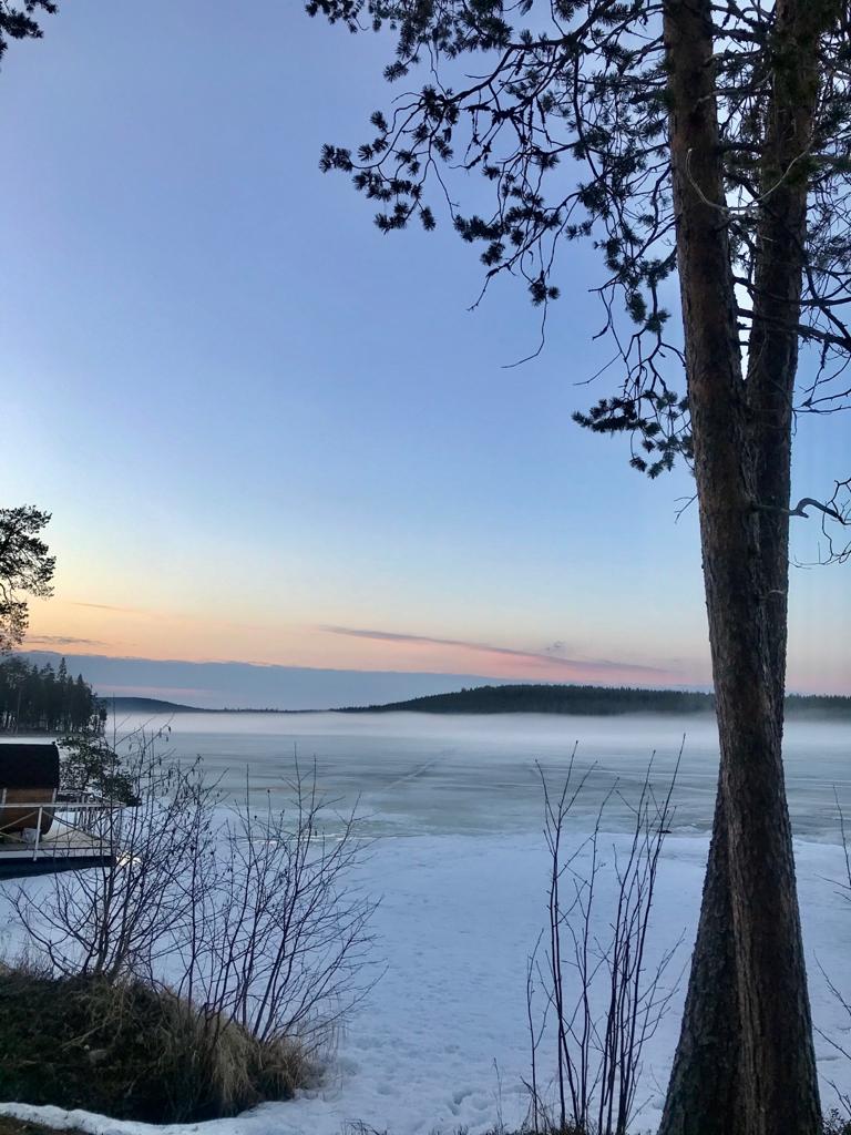 Nightless lights in Rovaniemi😍
Yesterday have been the first really warm day but the ice is still on the lakes, even if the rivers are already free and in the best shape for rafting😍

#snow #visitlapland #amazing #natgeolandscape #turism #travelling @NordicUnique