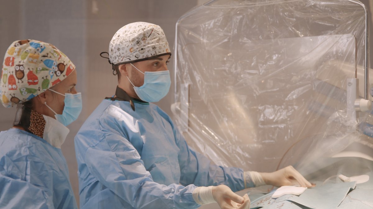 🏥 Diàriament a <a href="/SonEspases/">HU Son Espases</a> arriben malalts de tots els racons de les Balears.

En Juan i n'Emma són alguns d'ells i coneixerem les seves històries anit a #SonEspasesIB3.

⏰ 22.15 h