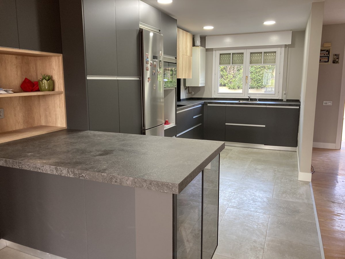 adoqpiedra's tweet photo. Otro espacio #adoq en #porcelanico #neolith #krater.
#encimeras #baños #mesetas #xtone #dejton #sapienstone #lapitec #coverlam #idylium https://t.co/kqinZDBkT9