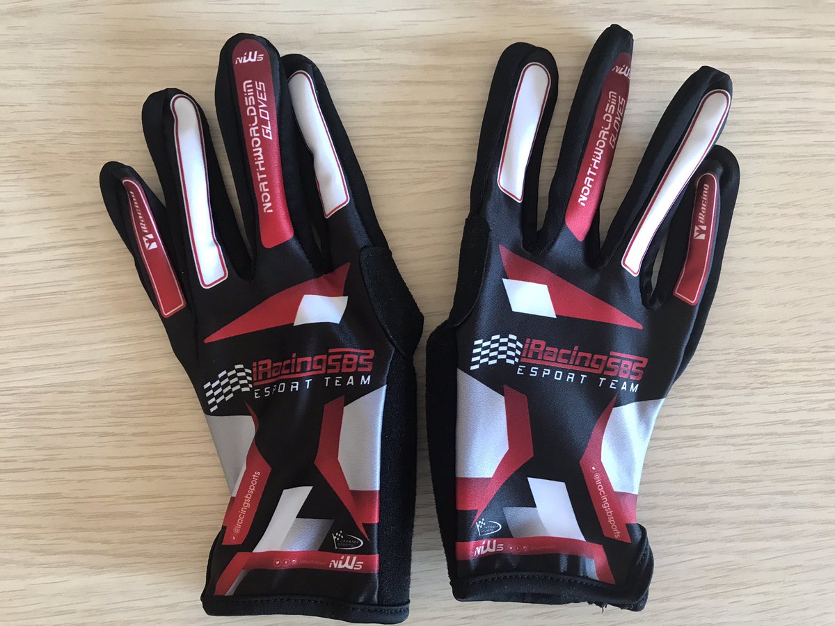 Empezamos el viernes con el #SORTEO de unos guantes del equipo.

Para participar:
- Follow <a href="/iracingsbsports/">iRacingSBS Esport Team</a> ✅
- RT este tweet 🔁
- Deja un comentario indicando el coche con el que sueles correr en tu simulador.  

¡Mucha suerte! 🍀
Válido hasta el 15.06.2021