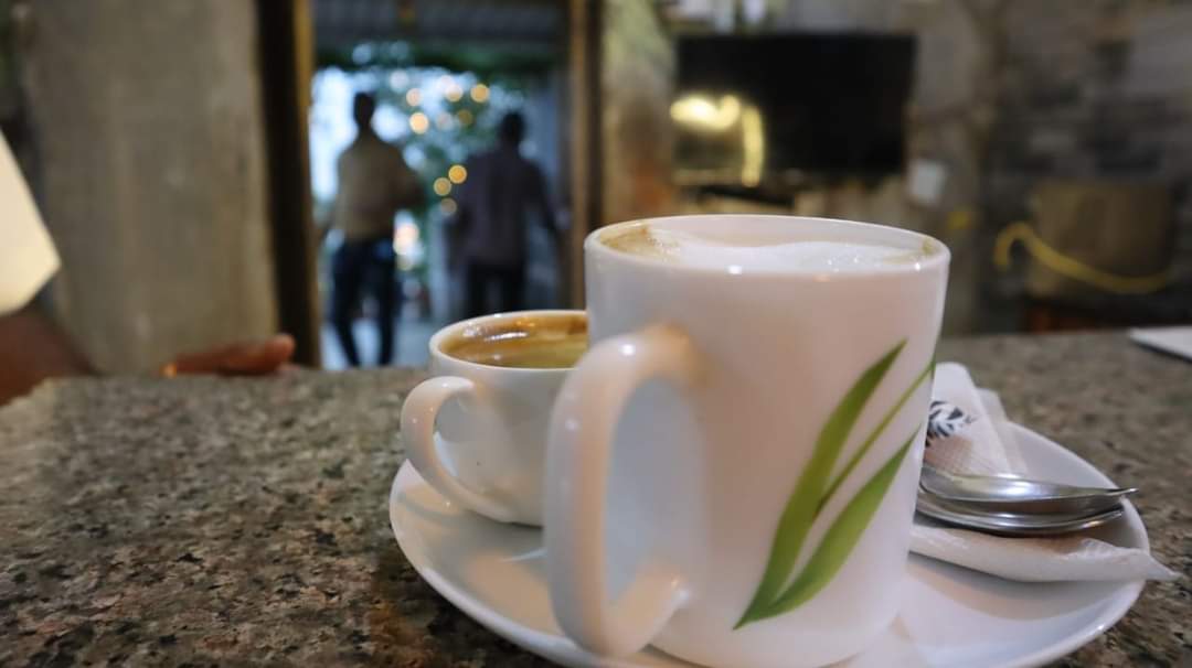 PizzeriaVaatika's tweet photo. Goodmorning Varanasians
Have a nice day ahead!
#staysafe #stayhealthy
Now you can order your favorite food through Swiggy and Zomato
📍Pizzeria Vaatika Cafe Assi Ghat Varanasi
#thefirstpizzeriaofindia #pizzeriavaatikacafe #fleetbluemedia #baatichoka #batiking #pizzeria https://t.co/r9UmN5fD5U