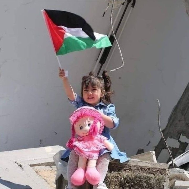 Bayram şekeri yemesi gereken çocuklar bomba yiyor.

Bizi intikamına memur kıl Allah’ım! #GenocideinGaza