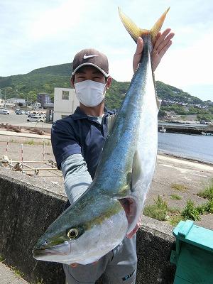 釣り大好き 最新釣果情報 和歌山県中部 上野渡船 豊田氏 メジロｃｍ 6ｋｇ 磯釣りの釣果 ルア フィッシングでメジロヒット 他にフカセ釣りで良型グレ釣れた T Co 6wzg7yrmnp