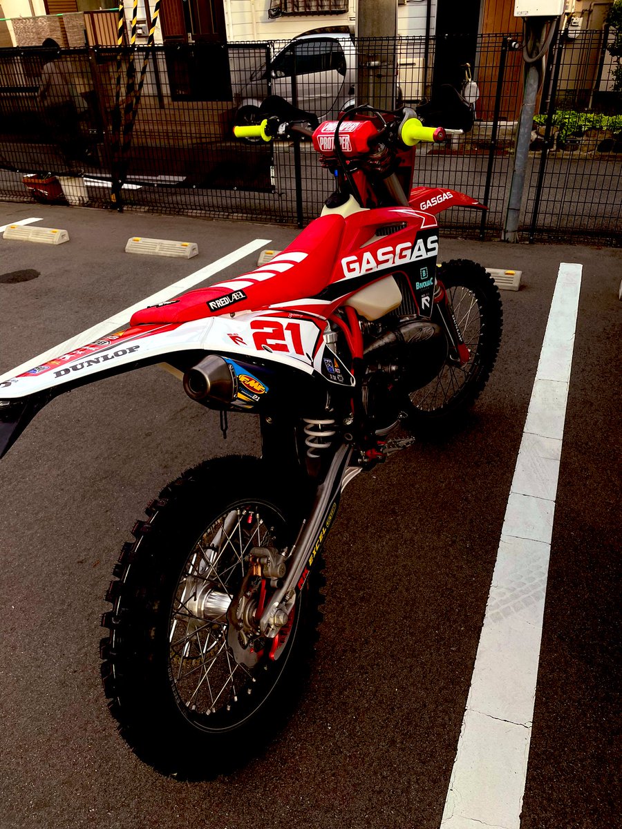 ENDURO_Yosshi's tweet photo. 鈴蘭マシン準備完了❗️
マディ対策もバッチリ👌
スポンサーの皆様ありがとうございます🙇🏻♂️
#GASGASJAPAN
#BIVOUACOSAKA
#RG3JAPAN
#DUNLOP
#GlassArcus
#SHOEI
#BelRay
#RKJAPAN
#EXCEL
#146nutspaintfactory
#KennyRacing
#JISOKRR
#工房きたむら
#トライ体幹理論
#スポーツクラブトライ
#EC250 https://t.co/Hh9CxZtQ75