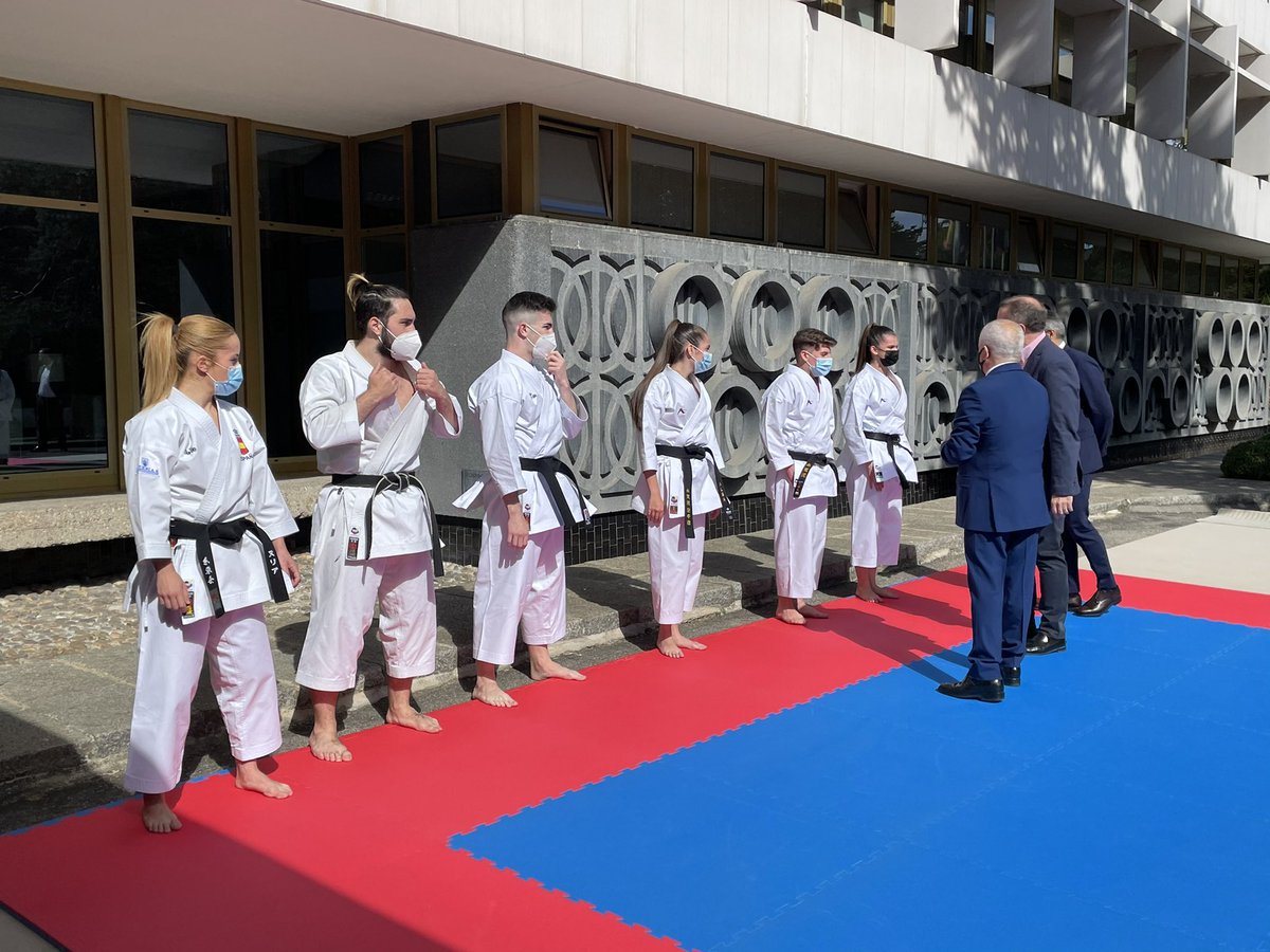 Recepción de Secretario de Estado para el Deporte, José Manuel Franco, en el <a href="/deportegob/">CSD</a> a nuestro equipo nacional de karate y para karate que partirá el lunes hacia el Campeonato de Europa de Croacia.
#ESPKarateam 
<a href="/loterias_es/">Loterías del Estado</a> <a href="/amarqueomor/">Antonio M. Marqueño</a> <a href="/iberdrola/">Iberdrola</a>