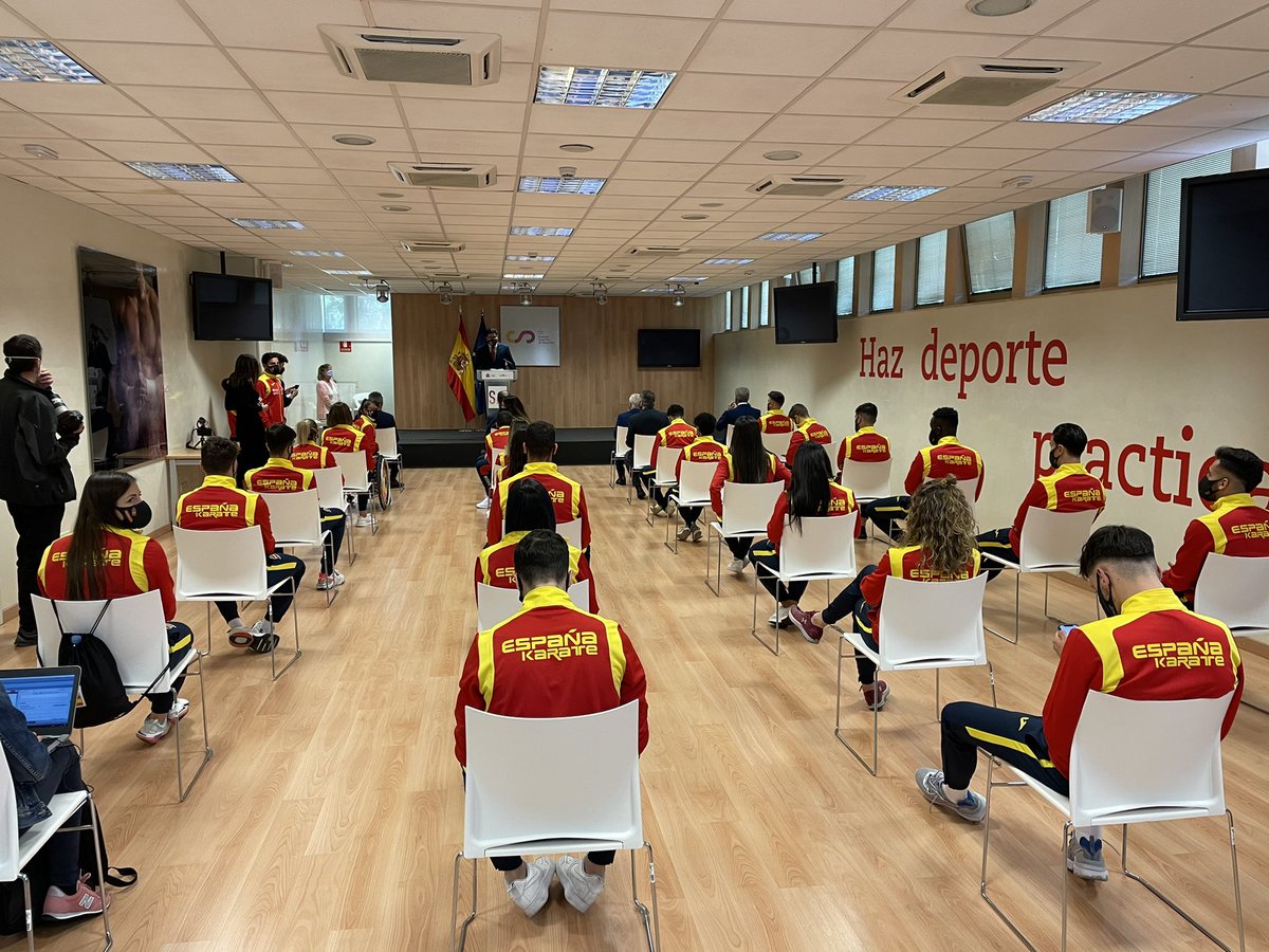 RFEKarate's tweet photo. Recepción de Secretario de Estado para el Deporte, José Manuel Franco, en el @deportegob a nuestro equipo nacional de karate y para karate que partirá el lunes hacia el Campeonato de Europa de Croacia.
#ESPKarateam 
@loterias_es @amarqueomor @iberdrola https://t.co/PM70x1wlnV