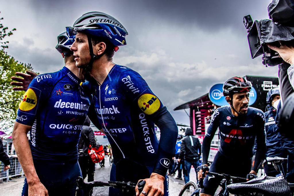 EvenepoelRemco's tweet photo. Ready for another day with these amazing guys #TheWolfpack 🐺👊🏼 #Giro 
Photo’s: @BeelWout https://t.co/QSDASqxaY9