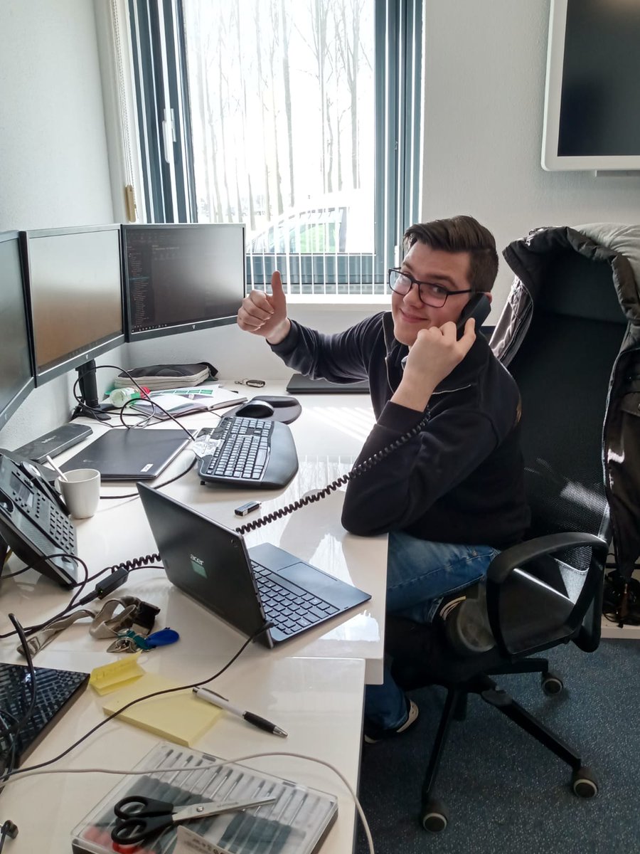 Vandaag bij de MIEGROUP: Collin Verhoef

Deze jonge stuiterbal is onderdeel van onze helpdesk. Als u ons belt en u kiest optie helpdesk is er een grote kans dat Collin deze beantwoord. Met zijn vriendelijkheid en parate kennis is hij er voor u om een probleem te verhelpen.