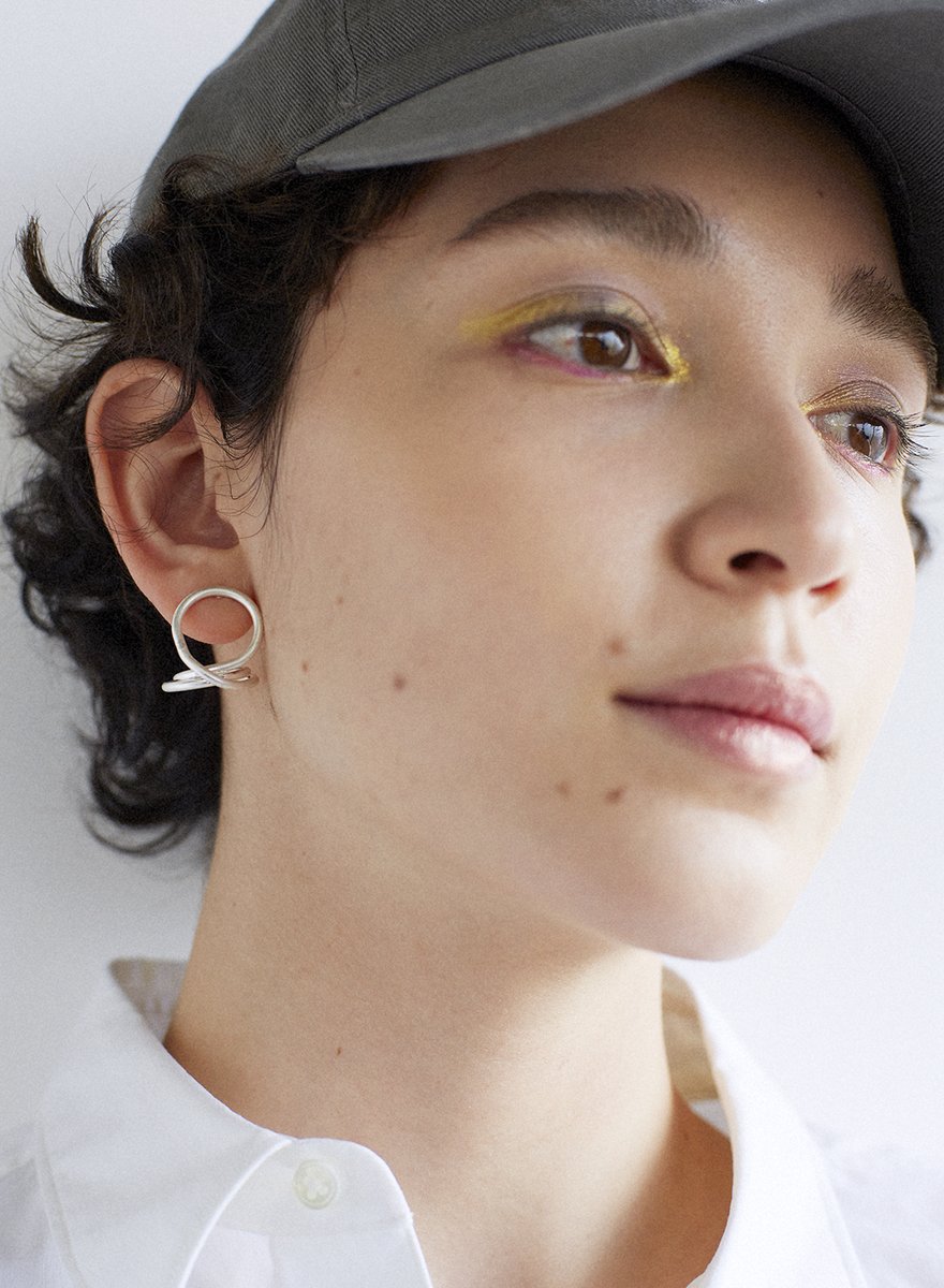 roomx601's tweet photo. "dream loop pierce"

肌馴染みの良いマットメタルピアス😎💫

さりげなく存在感をアピールしてくれるサイズ感で、どんなスタイリングにも合わせやすいアイテムです❣️

☞https://t.co/Y86IGm3HUc https://t.co/ooJq7E39JQ