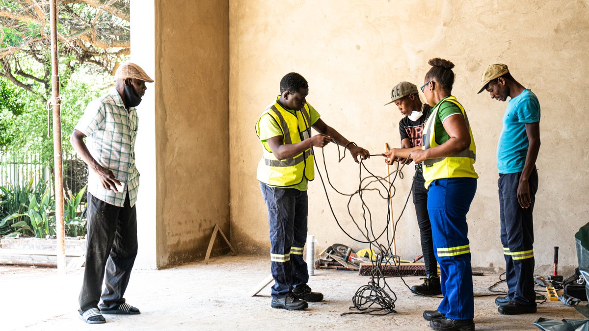 QinisoVirtual's tweet photo. Team work divides the tasks, and multiplies the success
#augmentedreality
#KaizerChiefsMarch https://t.co/IBo3E8eDYK